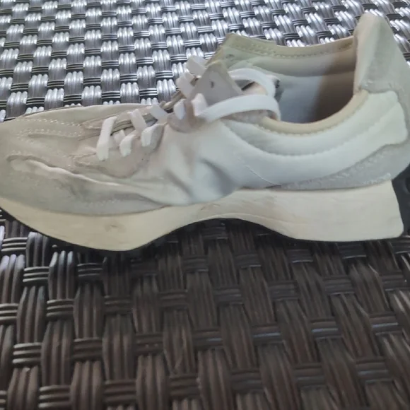 Women's s Black and White New Balance 327 - Picture 4 of 7